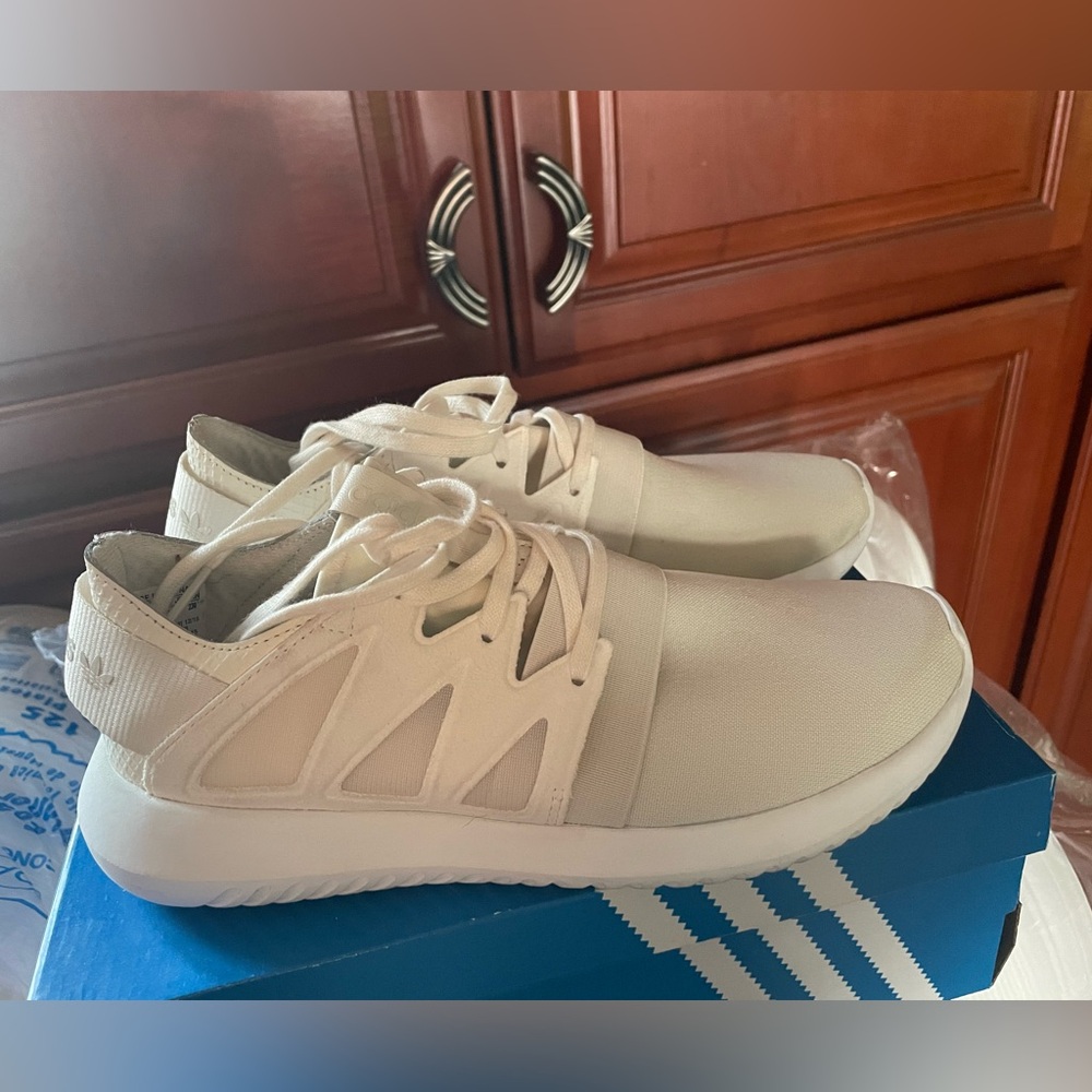 Adidias Tubular Women’s Shoes Size 6 White